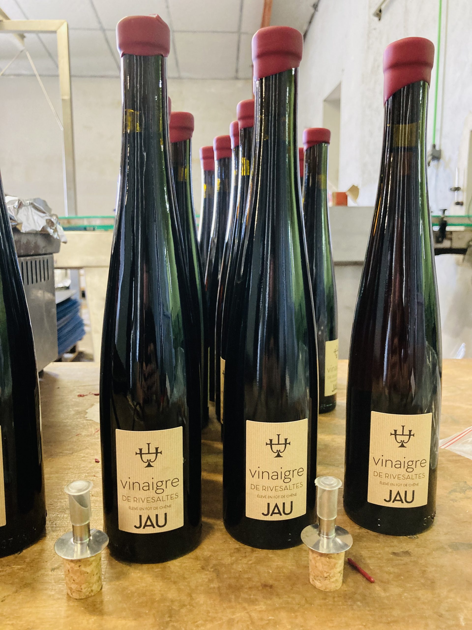 Mise en bouteille vinaigre de Rivesaltes chez Jau
